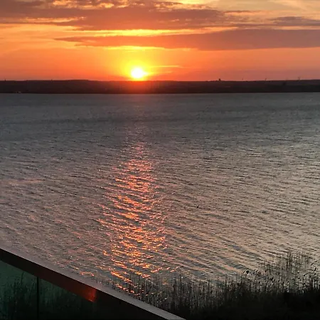 아파트 Steluta Apartament Cu Fata Lac, Scaldat De Apusuri Minunate De Soare
