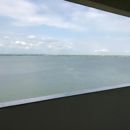 Steluta Apartament Cu Fata Lac, Scaldat De Apusuri Minunate De Soare 아파트 마마이아