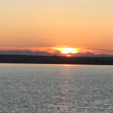 Steluta Apartament Cu Fata Lac, Scaldat De Apusuri Minunate De Soare * 마마이아
